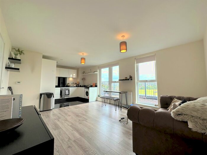 2 Bedroom Flat To Rent In Swannell Way, Cricklewood, London, NW2