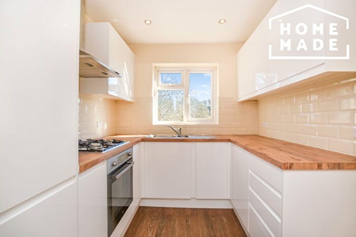 2 Bedroom Flat To Rent In Church Avenue, DA14