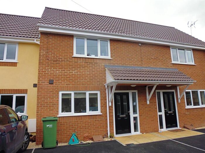 3 Bedroom Terraced House To Rent In Woodview Road, Cam, GL11