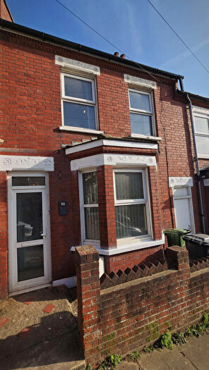 3 Bedroom Terraced House To Rent In Talbot Road, Luton, LU2