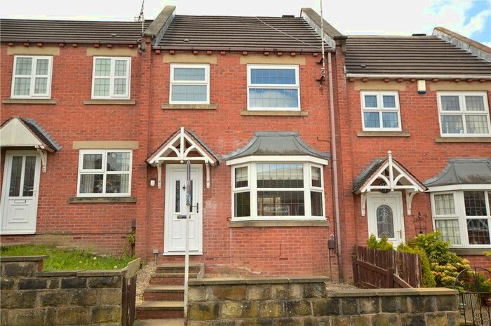 3 Bedroom Town House To Rent In School Street, Churwell, Leeds, LS27