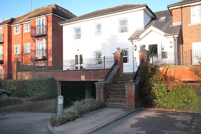 1 Bedroom Flat To Rent In Horsham Road, Dorking, RH4