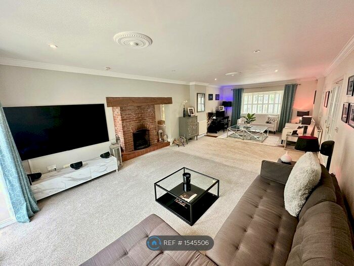 5 Bedroom Detached House To Rent In Knoll Gardens, Newbury, RG20