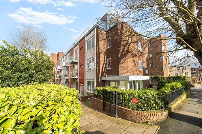 1 Bedroom Flat For Sale In Knoll Rise, Orpington, BR6