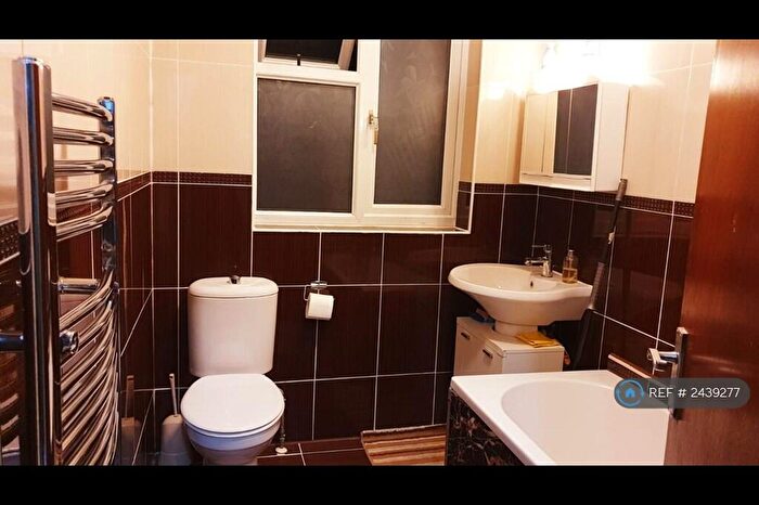 2 Bedroom Flat To Rent In Gantshill Crescent, Ilford, IG2