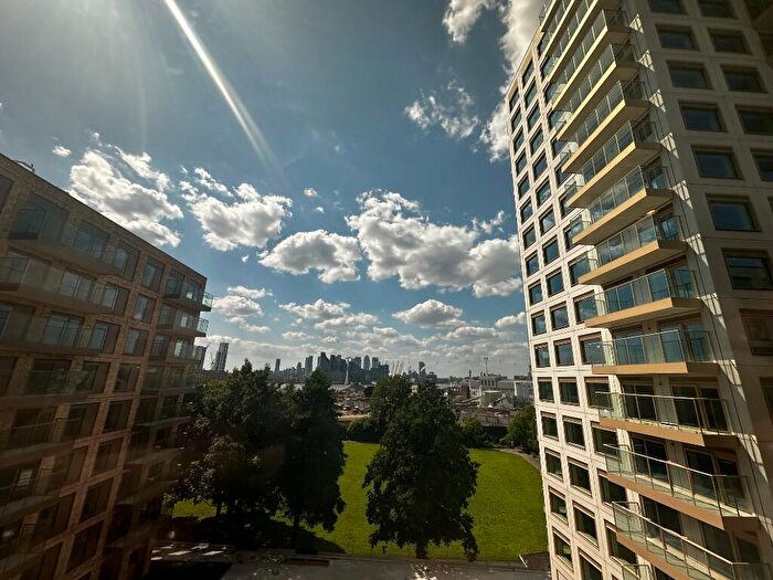 2 Bedroom Apartment For Sale In Starboard Way, London, E16