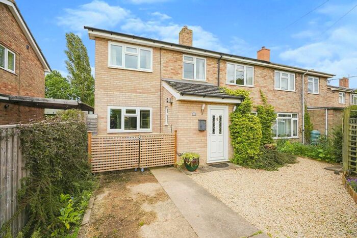 4 Bedroom Semi-Detached House For Sale In Griffiths Close, Northmoor, Witney, OX29