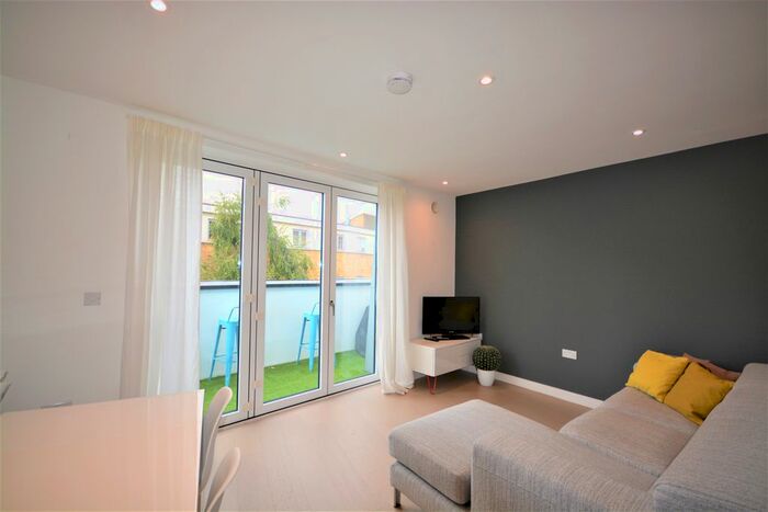 2 Bedroom Flat To Rent In Flat, - Blue Anchor Lane, London, SE16