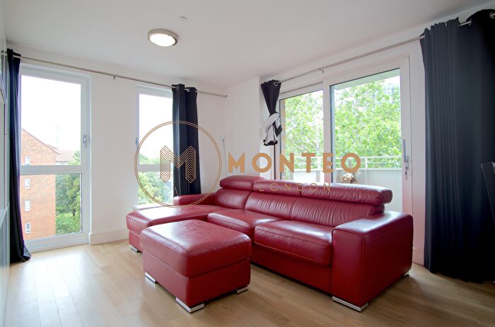 3 Bedroom Flat To Rent In Ivy Point, Hannaford Walk, Tower Hamlets, London, E3