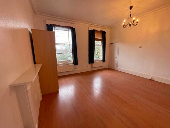 Flat To Rent In Fourth Avenue, Hove, East Sussex, BN3