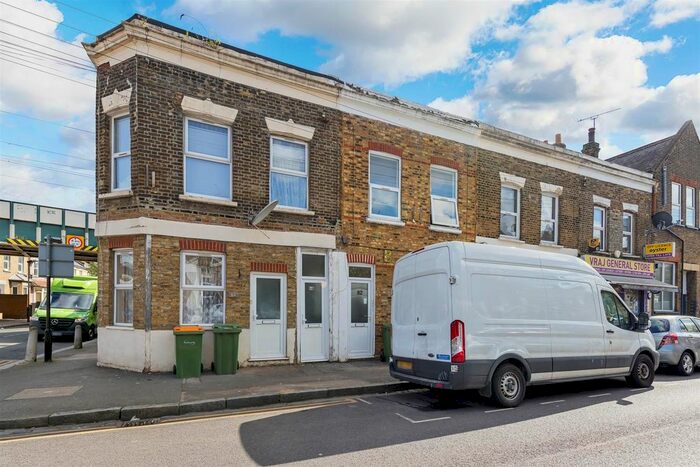 2 Bedroom Flat To Rent In Station Road, Forest Gate, London, E7