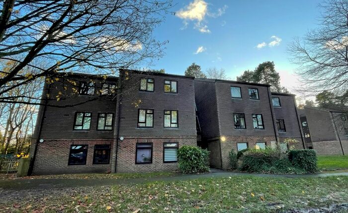 2 Bedroom Flat To Rent In Dawsmere Close, Camberley, GU15