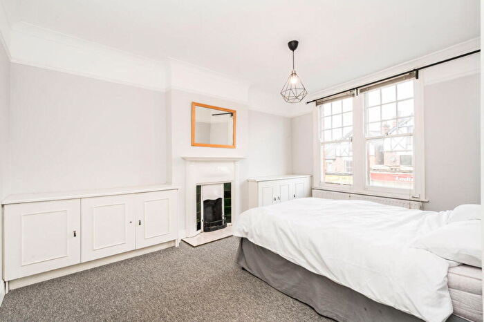 2 Bedroom Flat For Sale In Walm Lane, London, NW2