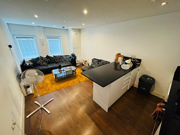 2 Bedroom Flat To Rent In London Road, London, SW16