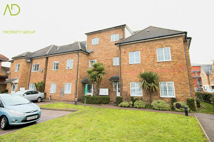 2 Bedroom Apartment To Rent In Lowfield Court, Hoddesdon, EN11