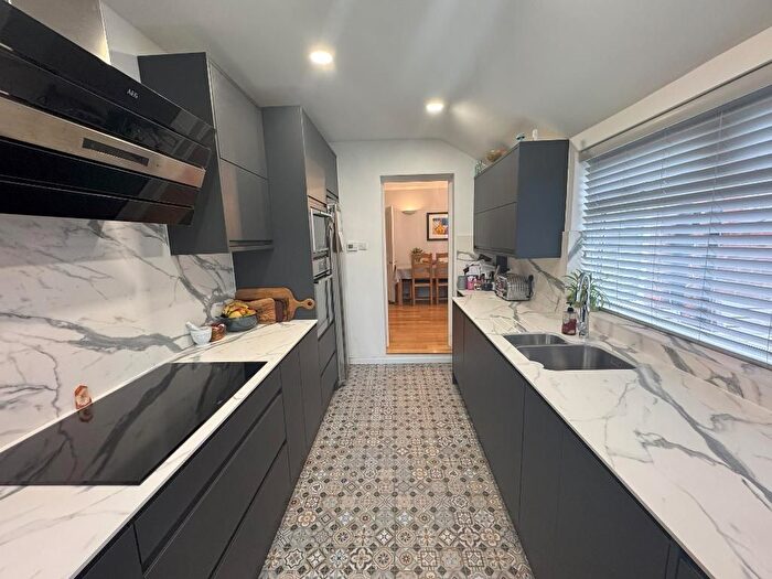 3 Bedroom Terraced House For Sale In Rockingham Road, Kettering, Northamptonshire, NN16