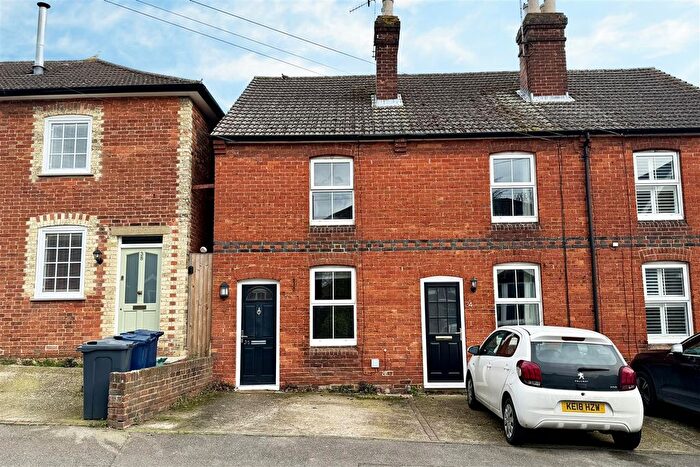 3 Bedroom End Terrace House For Sale In Kings Road, Farncombe, Godalming, GU7