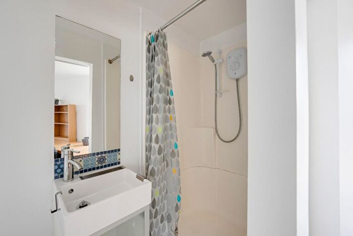 6 Bedroom End Terrace House To Rent In Furzehill Road, Plymouth, PL4