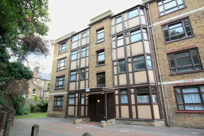 3 Bedroom Flat To Rent In Budd House, Valley Grove, Charlton, SE7