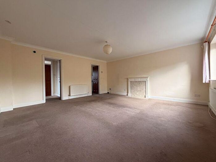 1 Bedroom Maisonette For Sale In Bluegates, Epsom, KT17