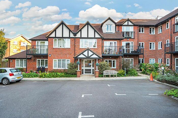 1 Bedroom Flat For Sale In Limpsfield Road, Sanderstead, Surrey, CR2