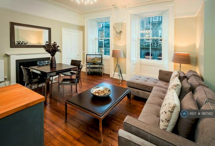 2 Bedroom Flat To Rent In Johnston Terrace, Edinburgh, EH1
