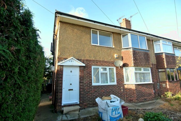 2 Bedroom Maisonette To Rent In Bedfont Close, Feltham, TW14