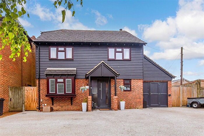 4 Bedroom Detached House For Sale In Riverside Close, Kingsnorth, Ashford, Kent, TN23