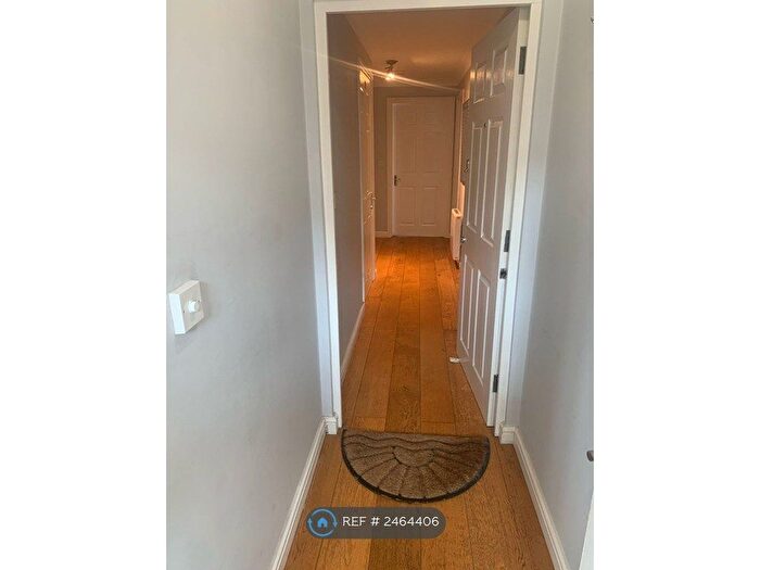 2 Bedroom Flat To Rent In Monument Road, Woking, GU21