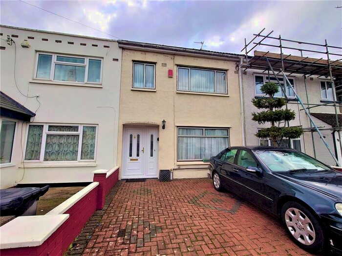 4 Bedroom Terraced House To Rent In Gledwood Avenue, Hayes, Greater London, UB4