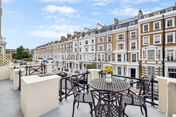 2 Bedroom Flat To Rent In Lexham Gardens, Earls Court, W8