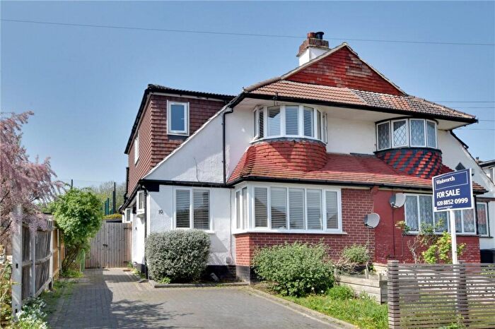 4 Bedroom Semi-Detached House For Sale In Pragnell Road, Grove Park, London, SE12