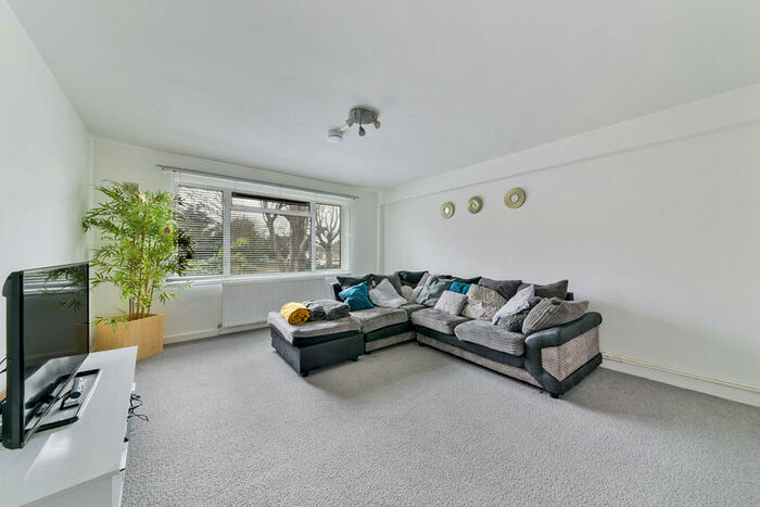 2 Bedroom Apartment To Rent In Bishops Court, Croydon Croydon, CR0