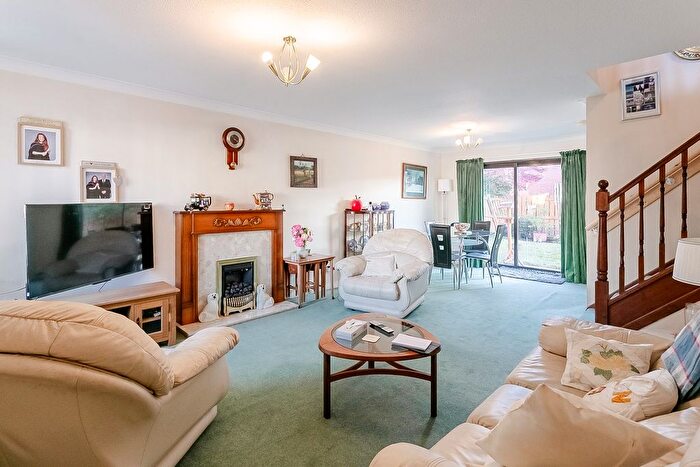 3 Bedroom Detached House For Sale In Guardwell Crescent, Edinburgh, EH17