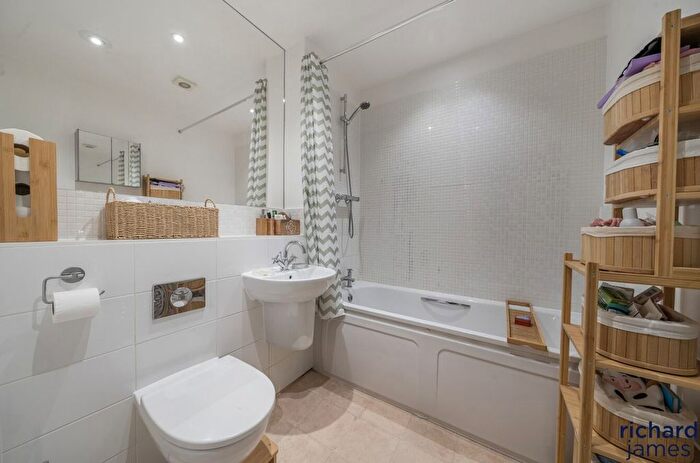 1 Bedroom Flat For Sale In Fire Fly Avenue, Swindon, SN2