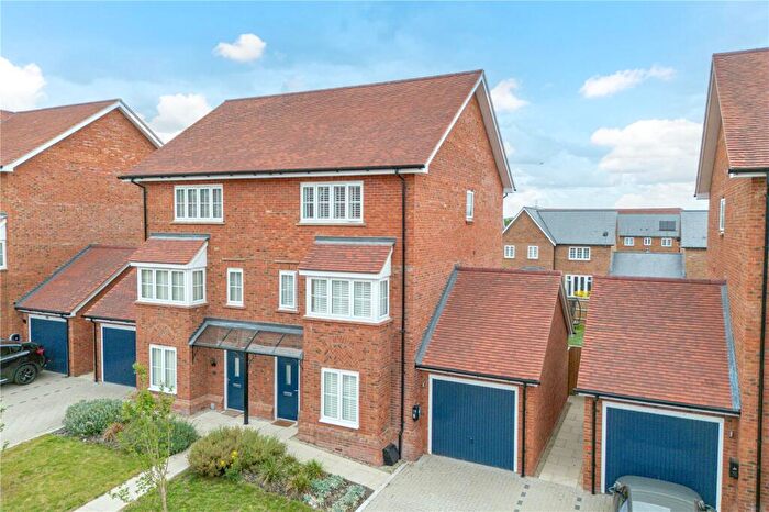 4 Bedroom Semi-Detached House To Rent In Anning Way, Didcot, Oxfordshire, OX11