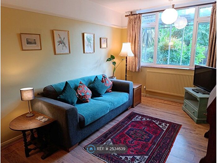 1 Bedroom Flat To Rent In Bushey Hill Road, London, SE5