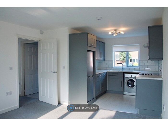 2 Bedroom Flat To Rent In Peel Drive, Wilnecote, Tamworth, B77