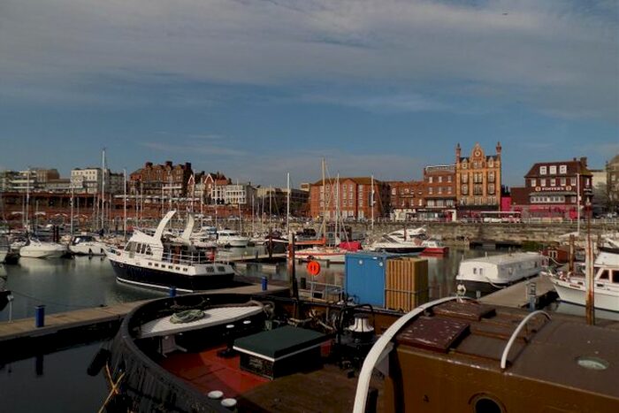 2 Bedroom Flat To Rent In Harbour Parade, Ramsgate, CT11