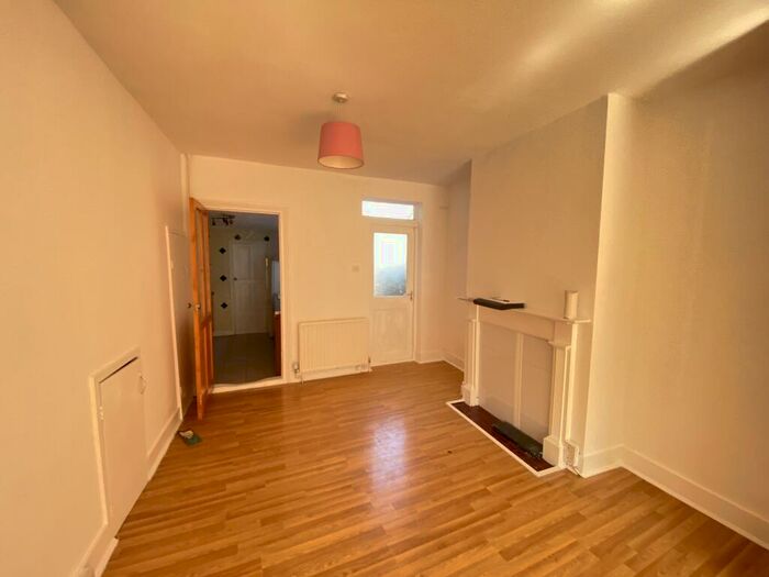 4 Bedroom Terraced House To Rent In Union Street, Dunstable, LU6