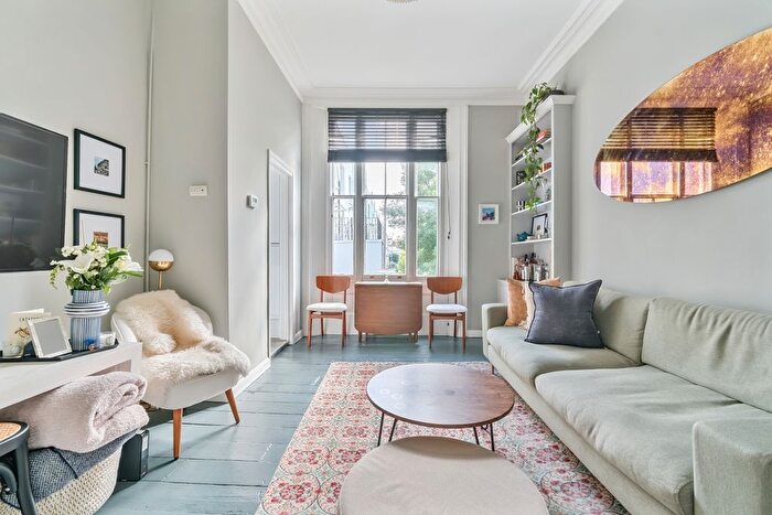 2 Bedroom Flat To Rent In Ladbroke Grove, London, W11