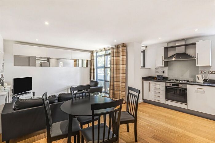 2 Bedroom Flat To Rent In Scott Avenue, Putney, London, SW15