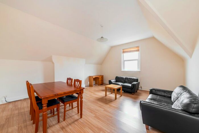 2 Bedroom Flat To Rent In Grange Park, London, W5