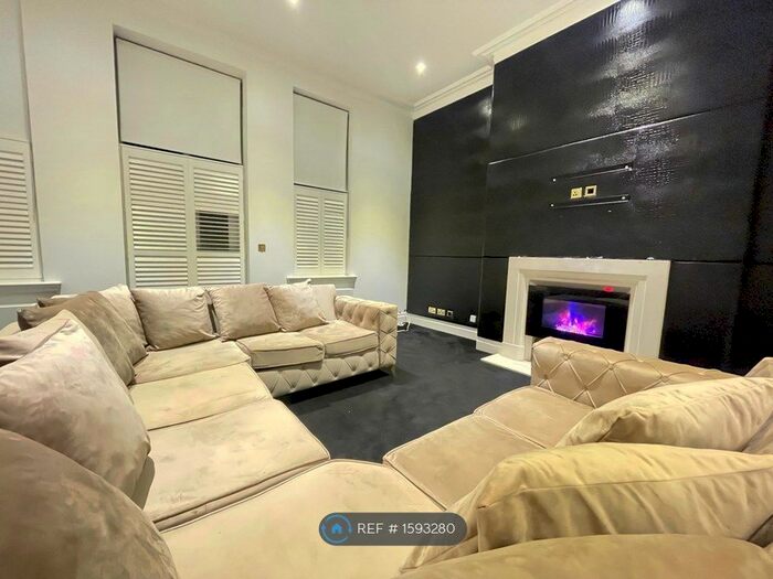 2 Bedroom Flat To Rent In Bartholomew House, Woodford Green, IG8