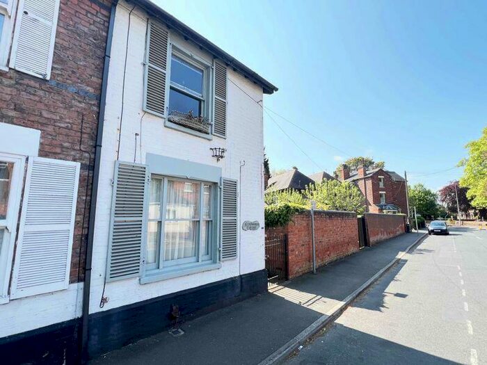 2 Bedroom Semi-Detached House For Sale In Brighowgate, Grimsby, DN32