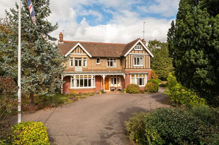 5 Bedroom Detached House For Sale In Windmill Hill, Biddenham, MK40