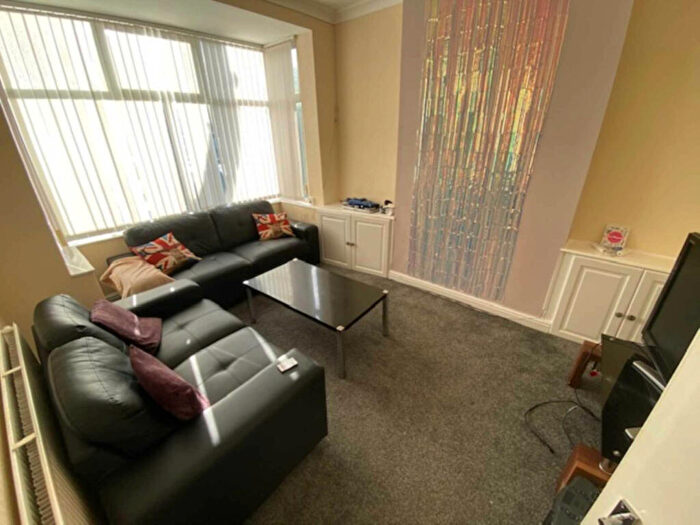 5 Bedroom House To Rent In Grassfield Avenue, Salford, M7