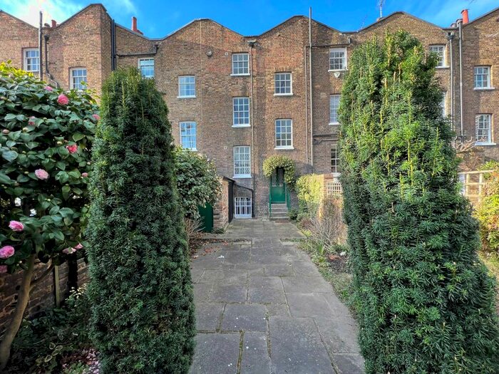 2 Bedroom Town House To Rent In Ranelagh Grove, Belgravia, SW1W