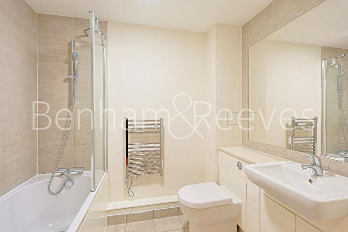 2 Bedroom Apartment To Rent In Heritage Avenue, Colindale, NW9