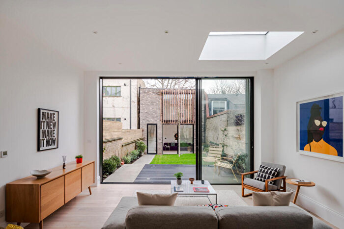 4 Bedroom End Of Terrace House For Sale In Holmesdale Road, London, N6